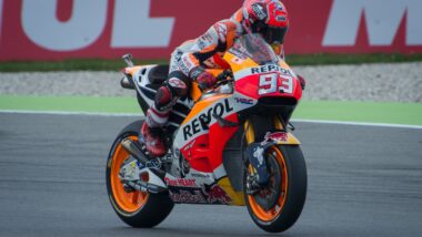 Who are the major teams and riders in MotoGP